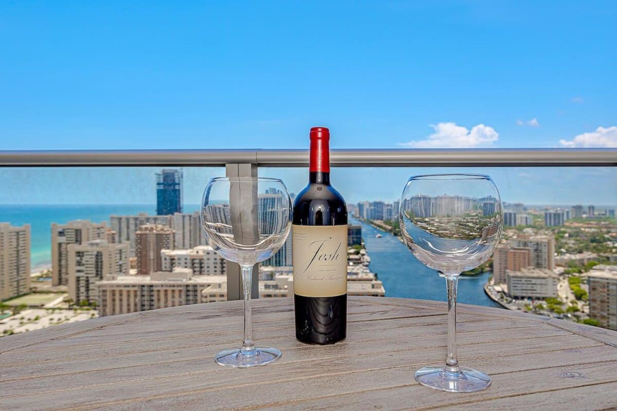 Luxury With Stunning View, Balcony, Amazing Pools Apartment Hollywood Exterior photo