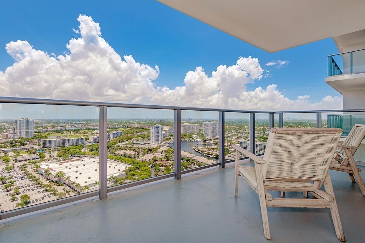 Luxury With Stunning View, Balcony, Amazing Pools Apartment Hollywood Exterior photo
