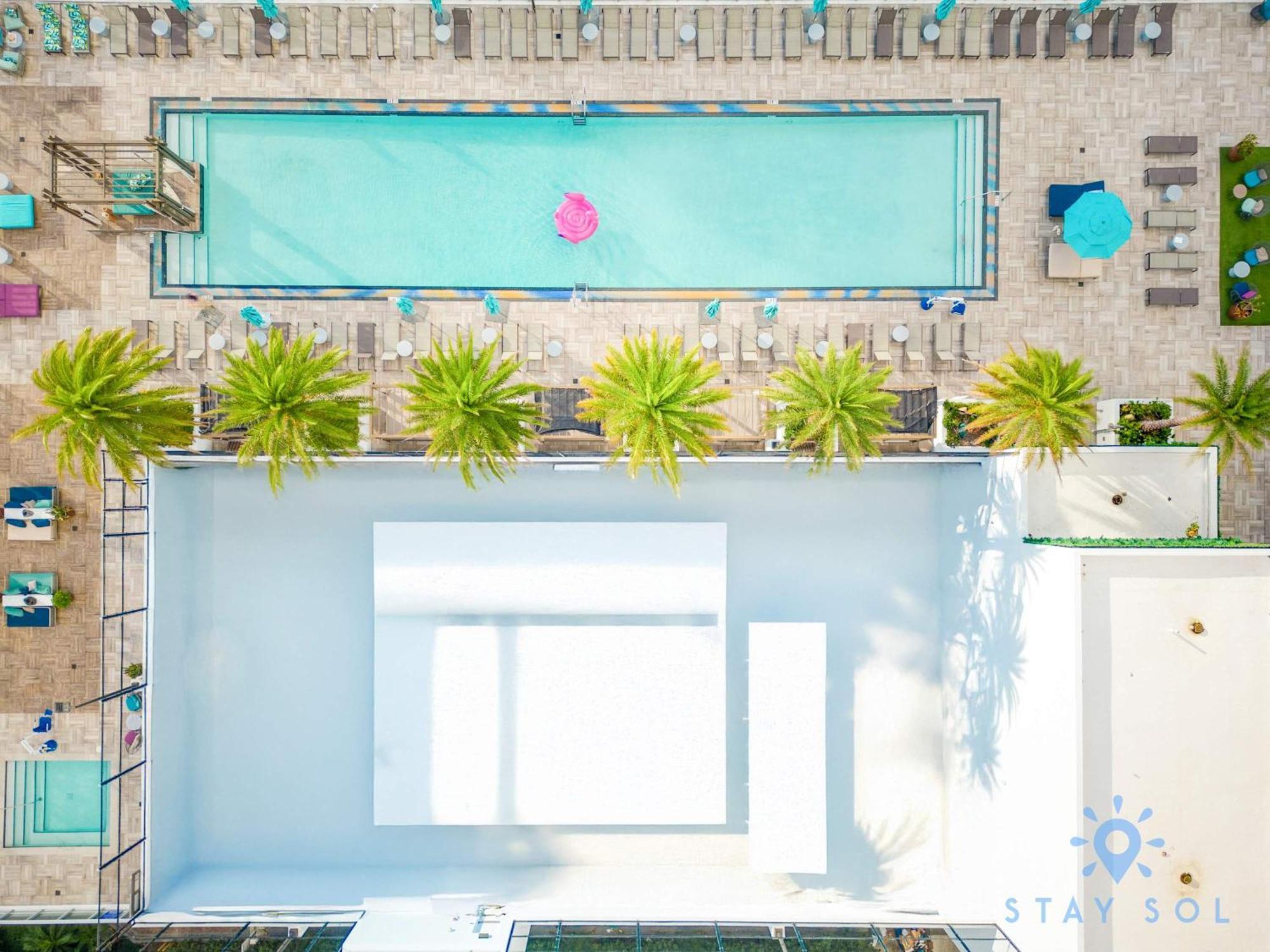 Luxury With Stunning View, Balcony, Amazing Pools Apartment Hollywood Exterior photo